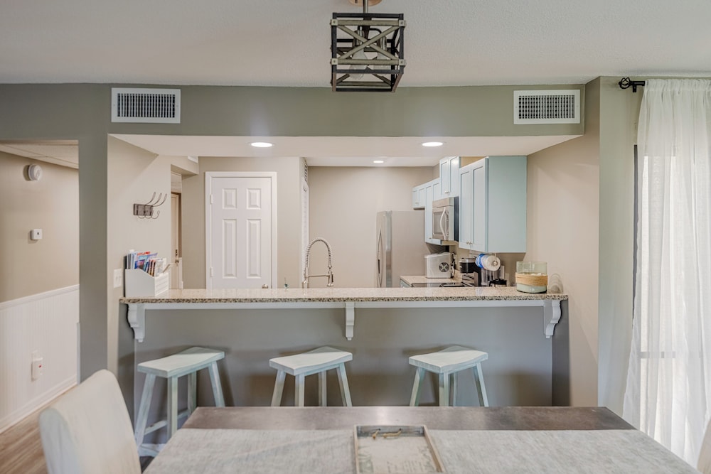 2BR Condo in Edgewater Resort With Golf, Tennis, Pools & Free Tram Service!