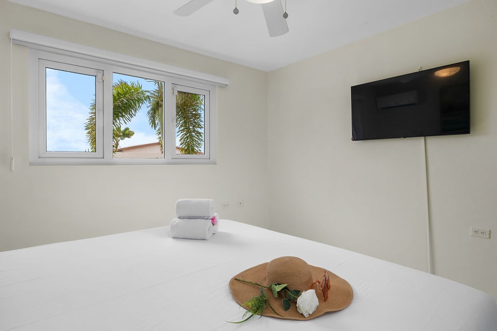 Central 4br3ba Villa w Ocean Views Private Pool