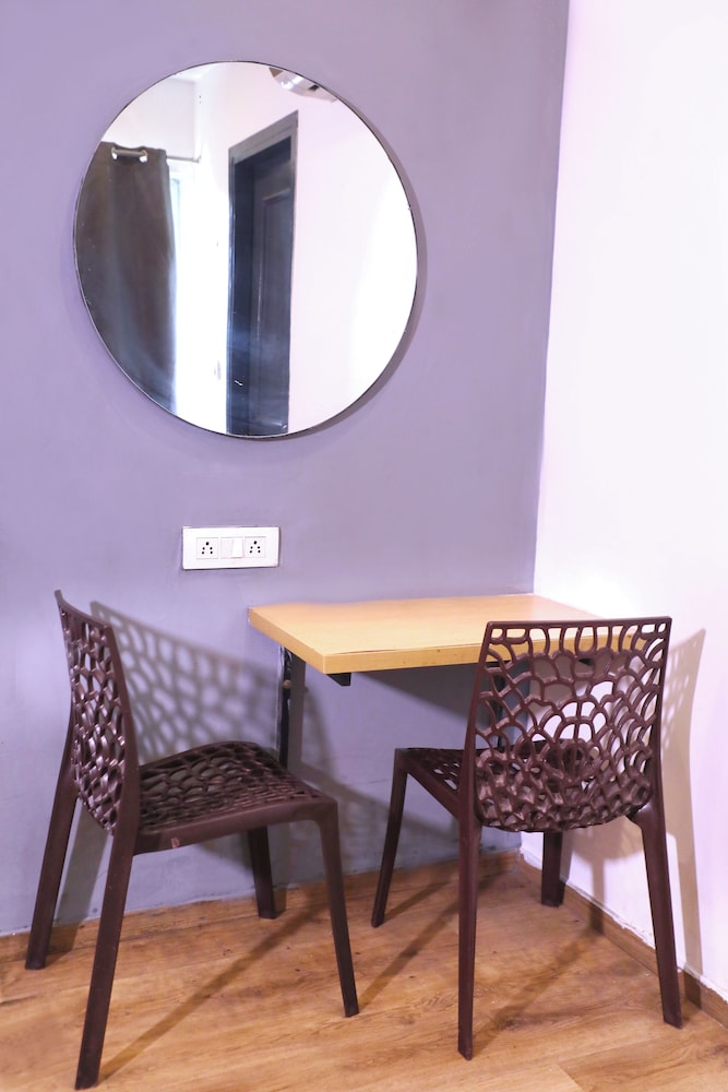 Hotel Red Chilly Pitampura