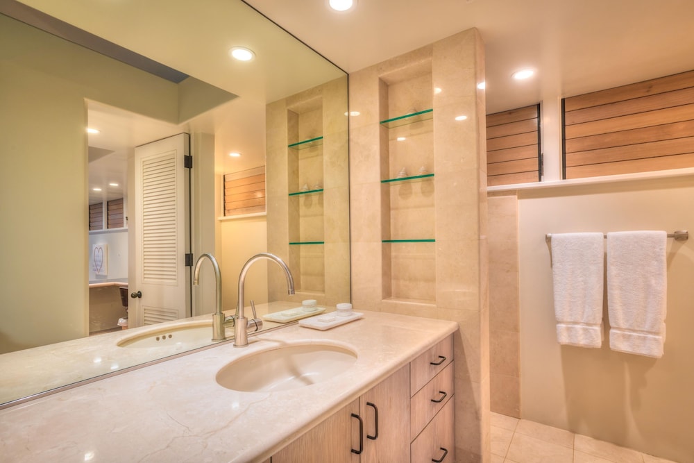 Anini Beachfront Home