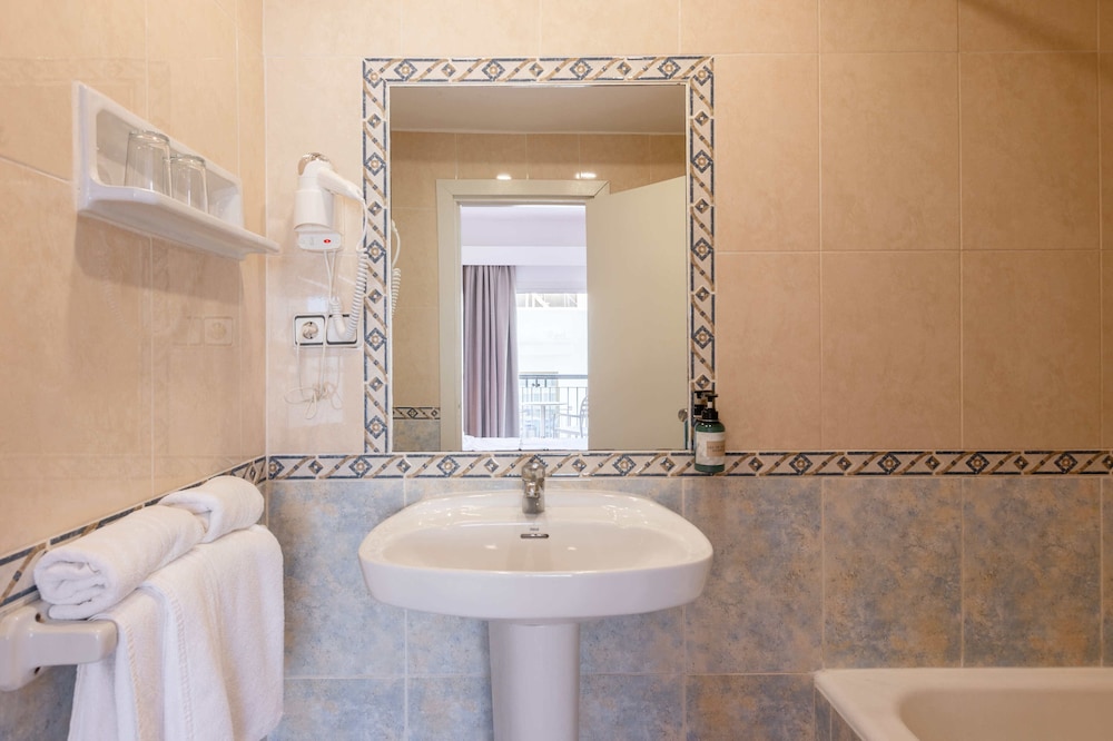 The Red Hotel by Ibiza Feeling - Adults only