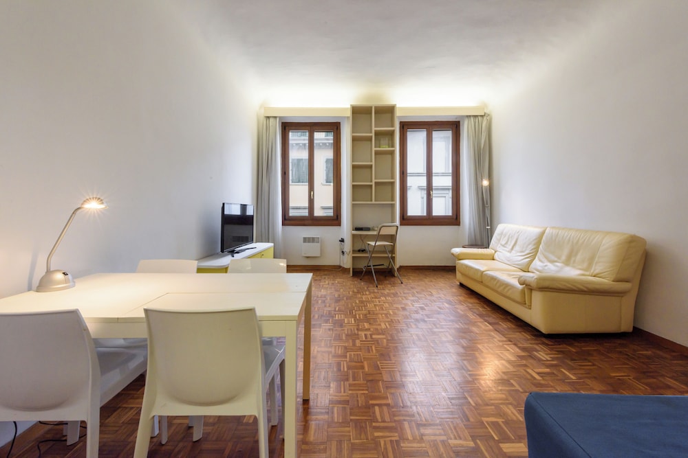 Montebello Place by Mmega
