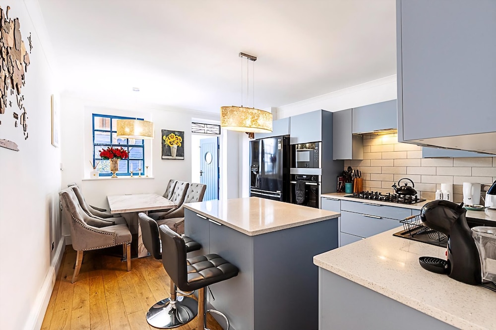 Spacious 4-bed House Near Liverpool St