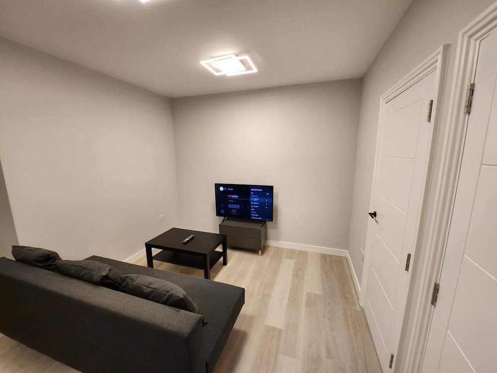 Beautiful 2-bed Apartment in London - Sleeps 6!