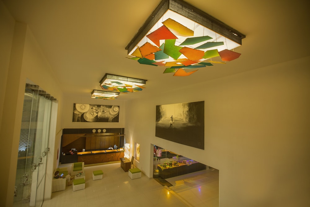 Avenra Beach Hotel