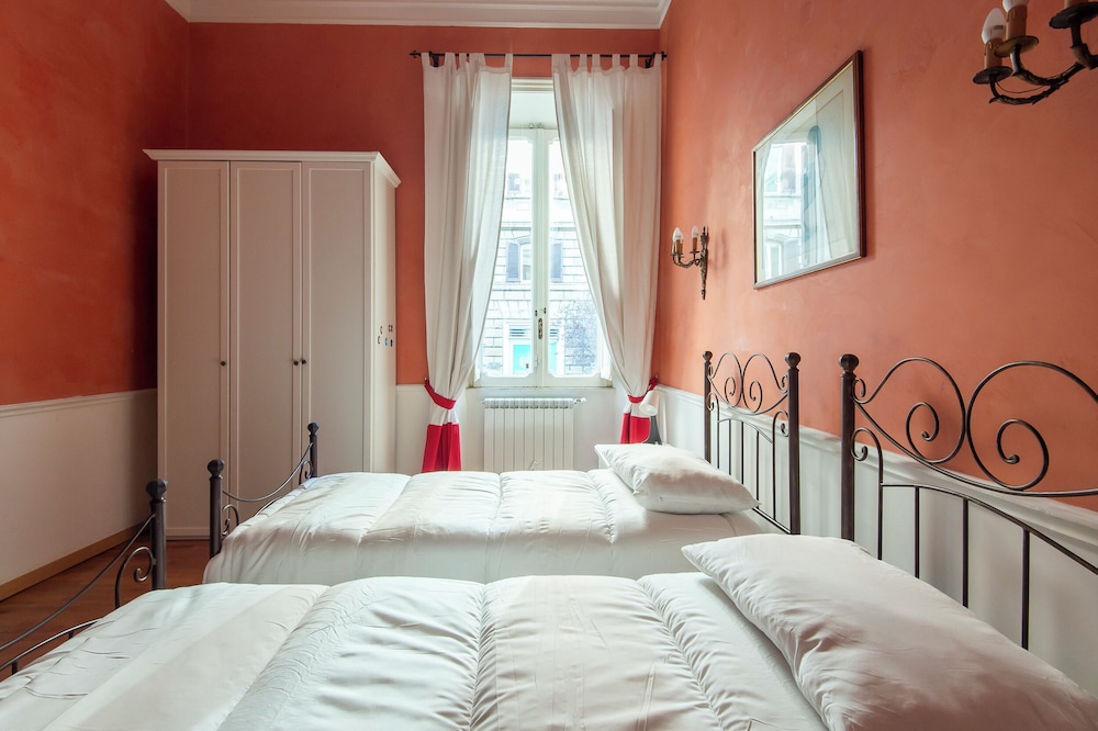 Vatican Luxury Three Bedroom Apartment — Rome photo 4