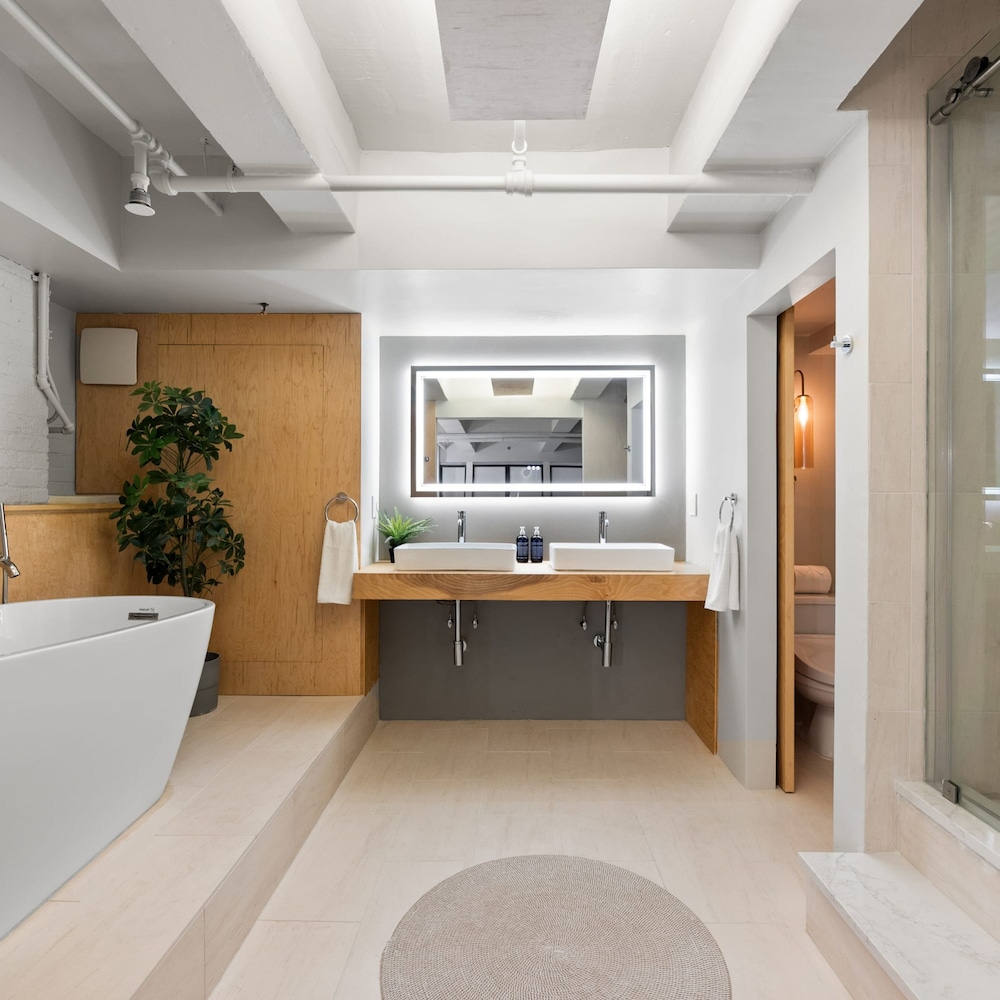 Greenwich Court by Rove Travel 3BR Loft w Sauna