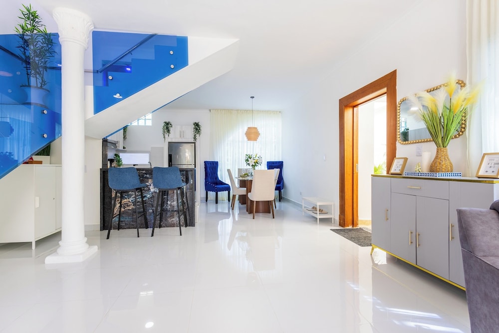 3BR Villa With Pool Rooftop and BBQ Gated Area