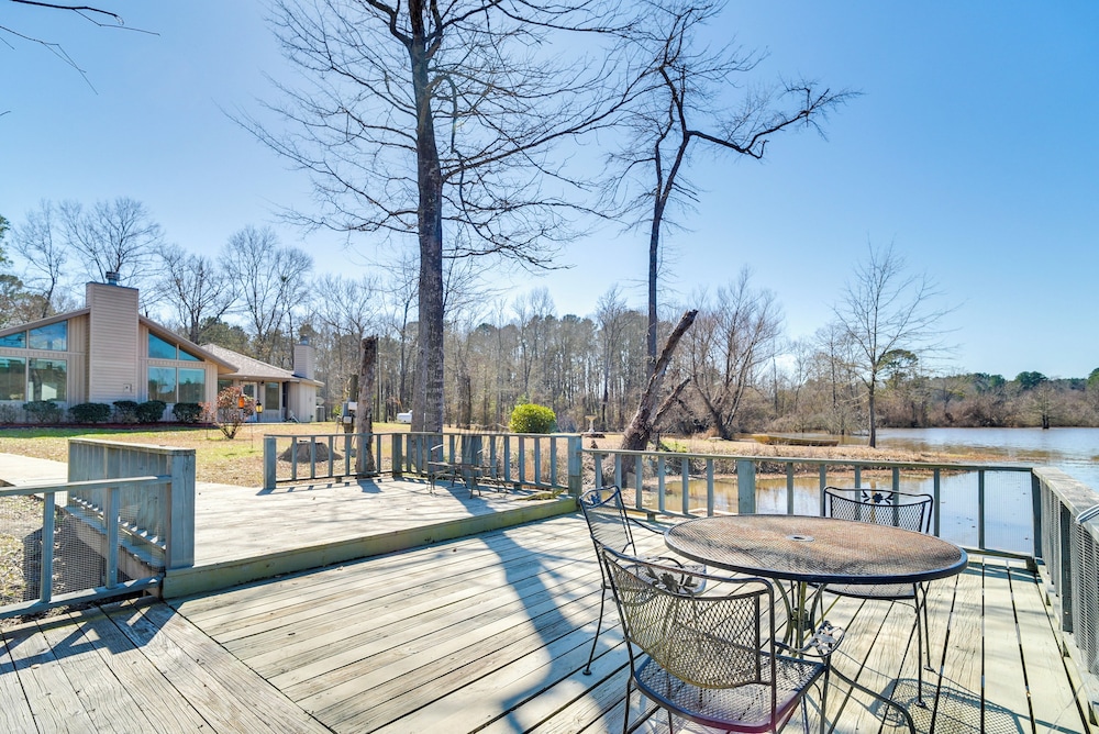 Fire Pit, Views: Lakefront Toledo Bend Retreat!
