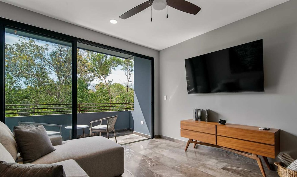 Modern 1 Bedroom Apartment With Luxury Amenities at Paramar Black by Waves