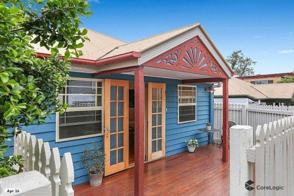 Stylish 3BD Family Home in Leafy Paddington view 3