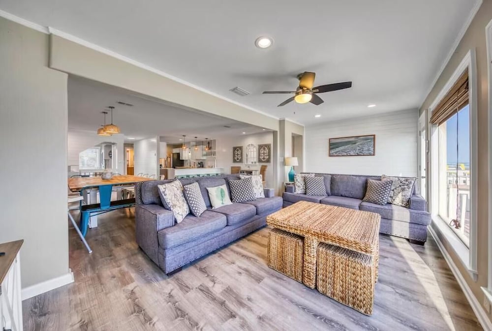 Green Reef #6- Beachfront Bliss