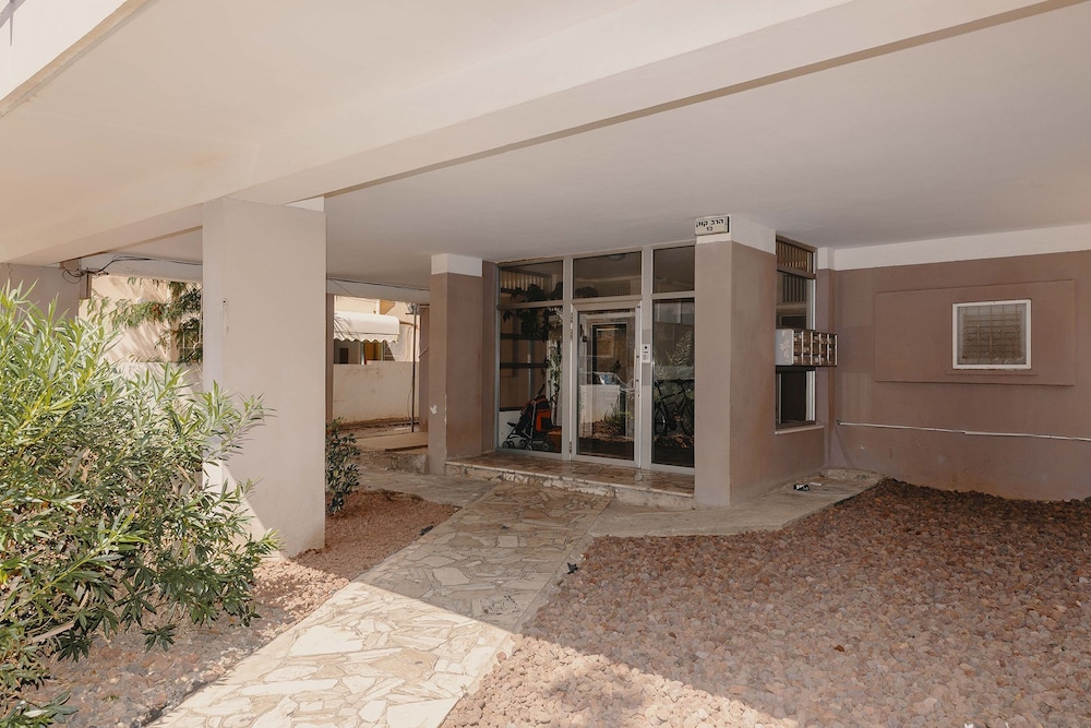 2Rooms Perfect Location 1Min to Beach