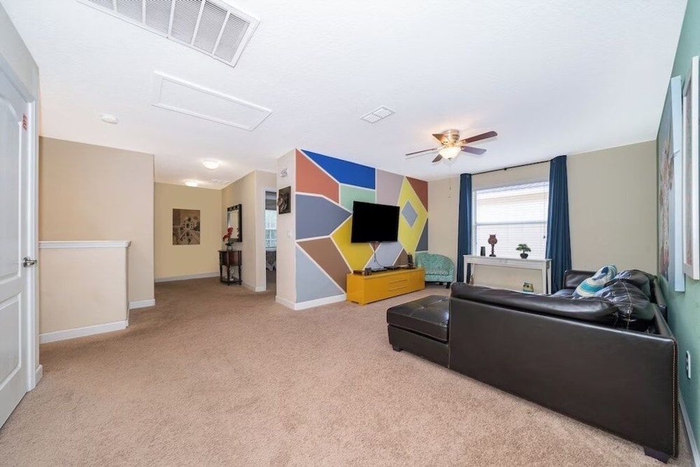 Florida Dreaming 6 Bedroom Home