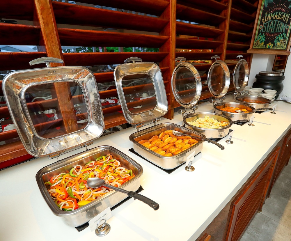 Jamaica Vacations - Grand Decameron Cornwall Beach, A Trademark All-Inclusive Resort - Property Image 19