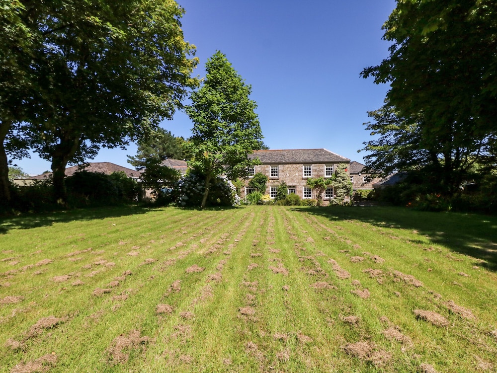 Culdrose Manor
