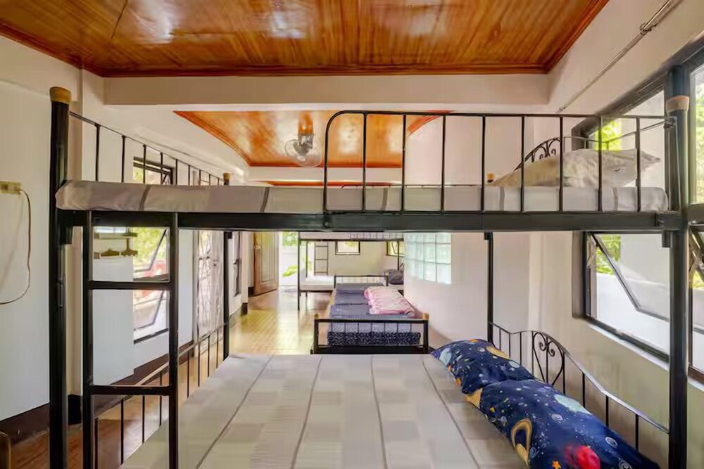 Junivsel's Beach House With Private Pool