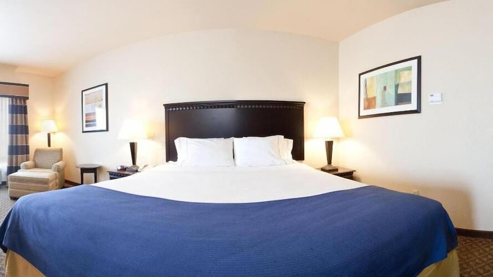 Holiday Inn Express Delano by IHG view 3