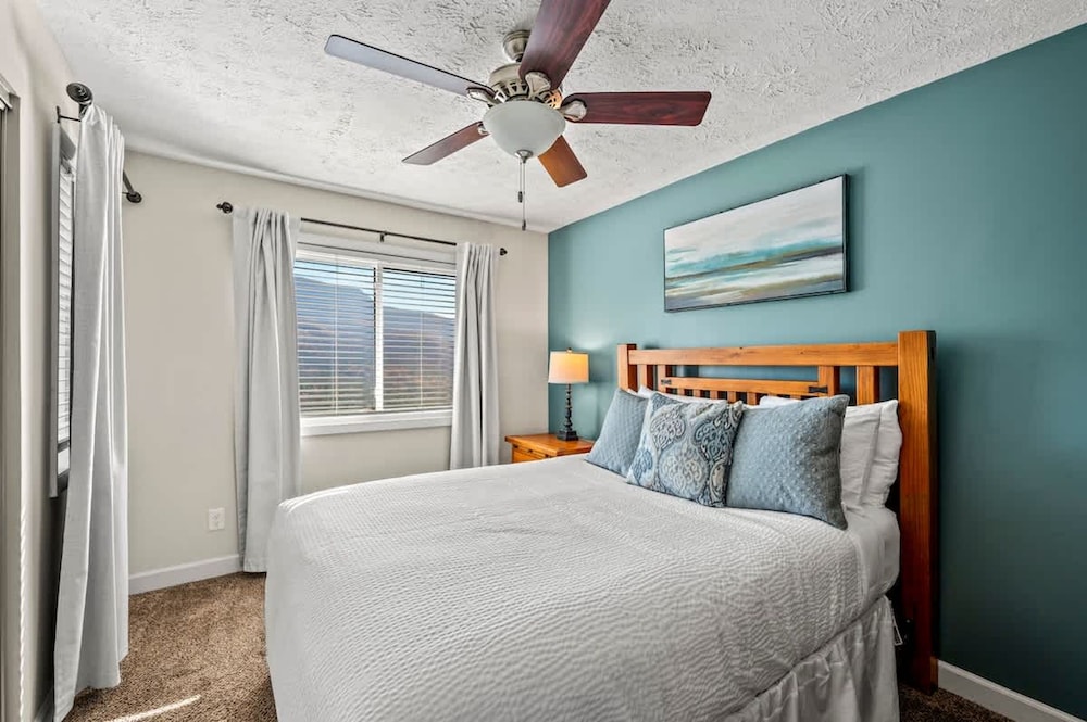 Sleeps 6 Mountain Views Shared Resort Amenities