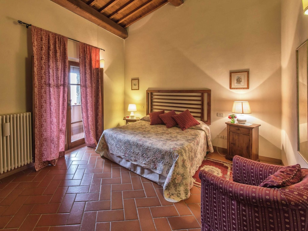 Attractive Apartment in Typical Tuscan Style view 3