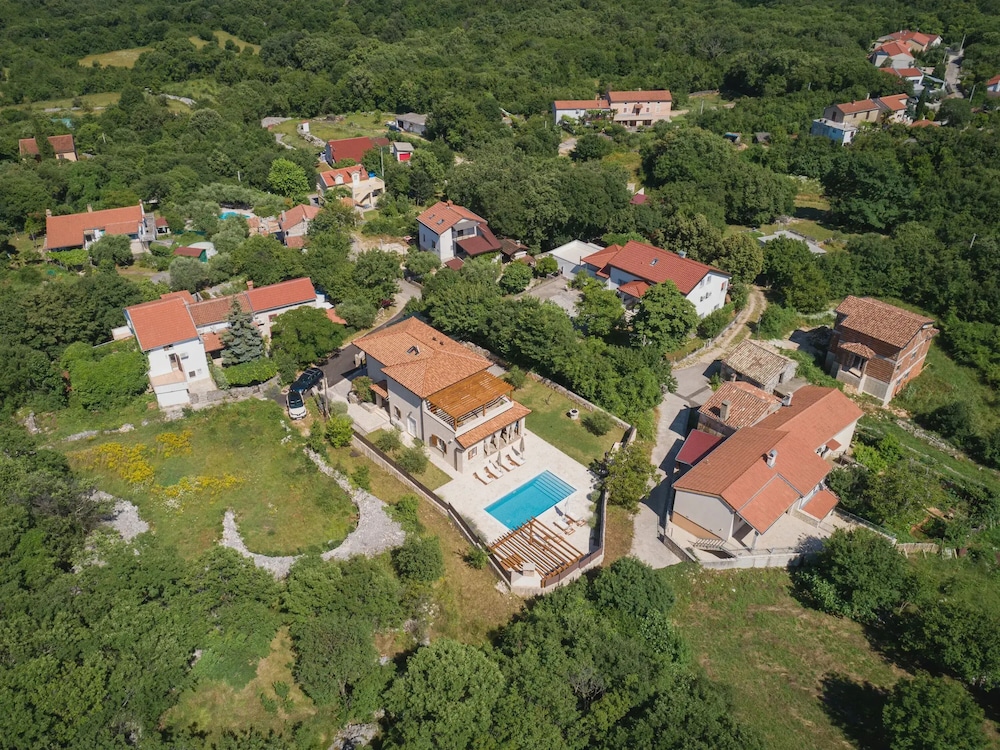 Lulu in Dobrinj With 4 Bedrooms and 4 Bathrooms