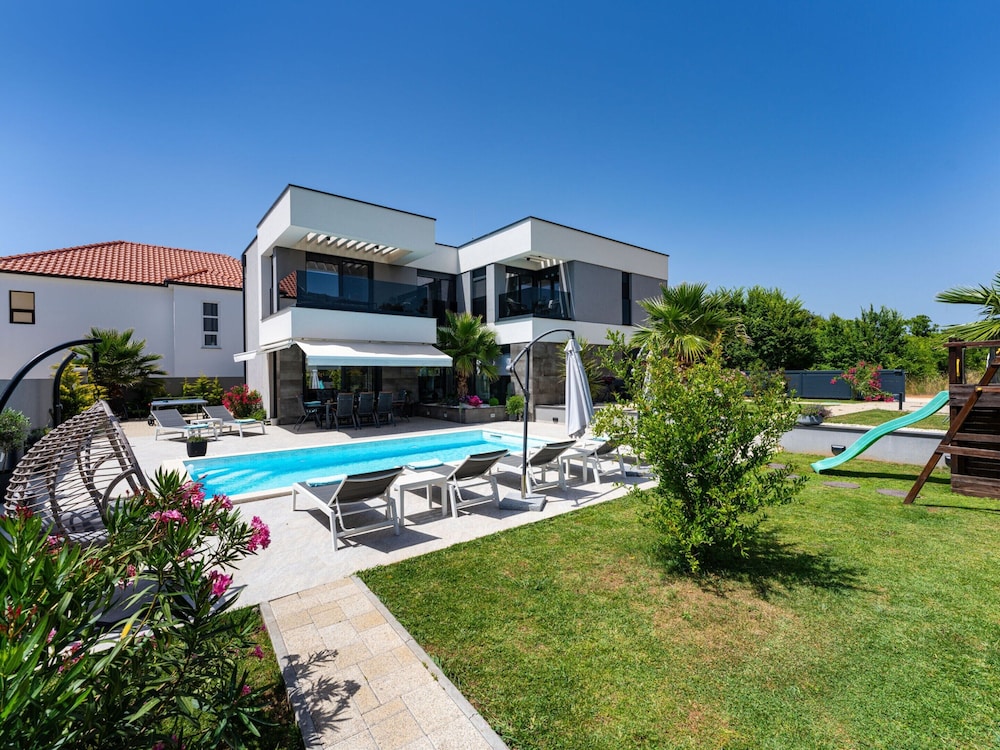Villa Nina in Croatia Near the Adriatic Coast