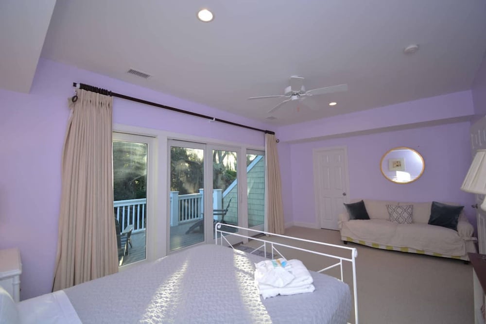 Island Time - Pet Friendly and Minutes From Beach