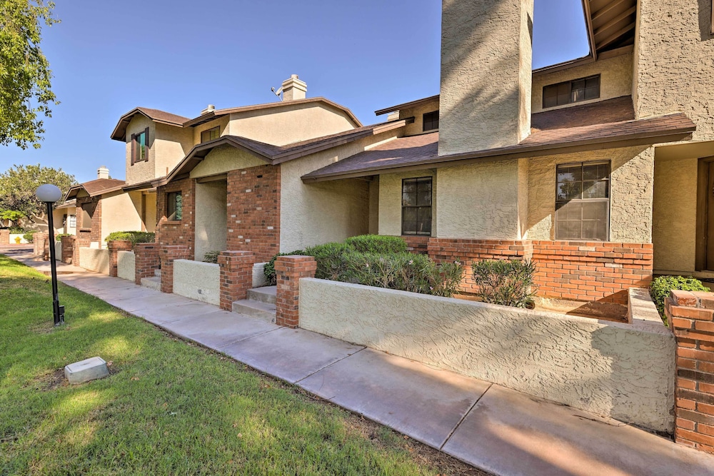 Gilbert Townhome w/ Easy Access to Phoenix! view 4