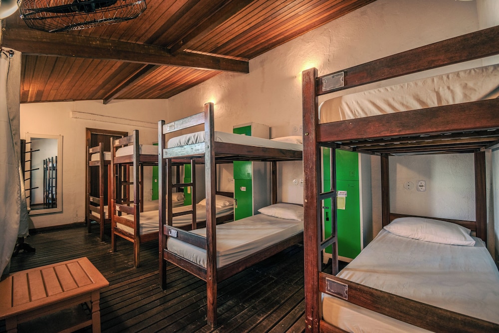 Bamboo Búzios Hostel