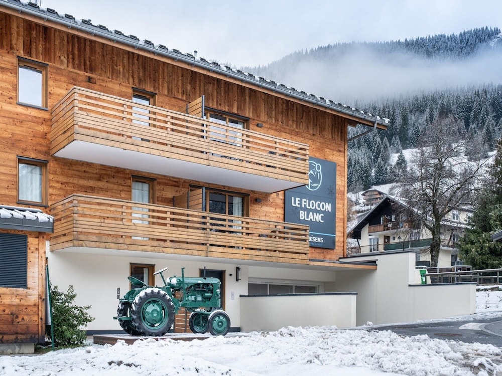 Apartment in La Chapelle Near Cret-beni Lift photo 5