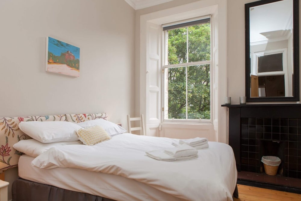Amazing 4 Bedroom Apartment Just Off The Meadows