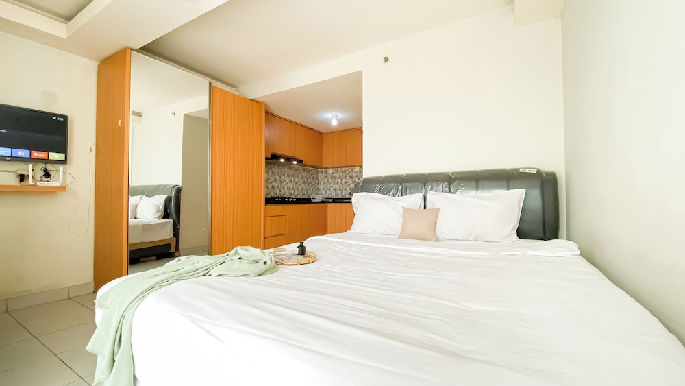 Cozy and Best Deal Studio Apartment Amethyst
