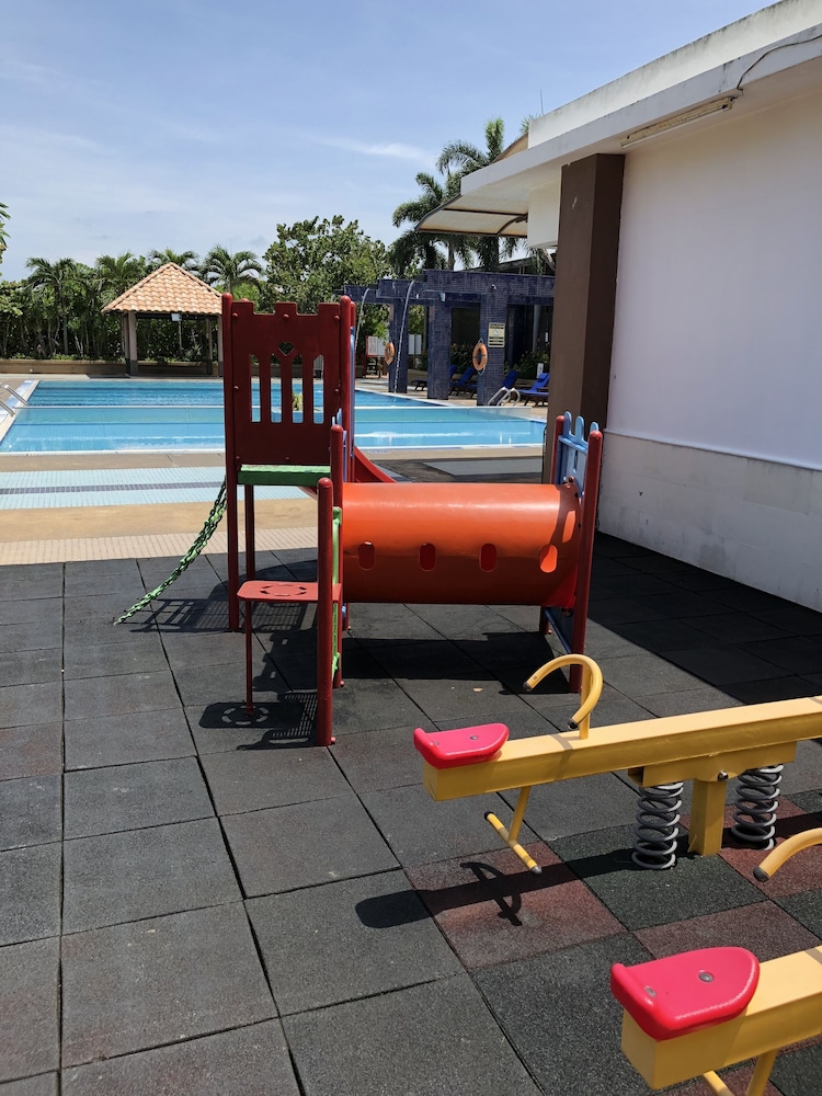 CMK & Private Water Chalet