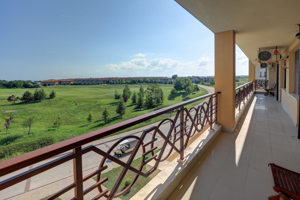 Lighthouse Luxe Estate Apart & Villas