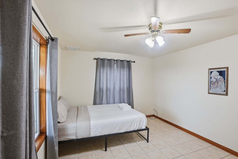 4br Leander Retreat With Hot Tub & Views 4 Bedroom Home