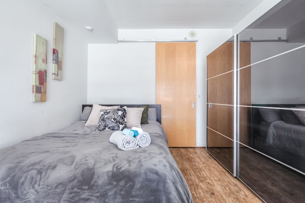 1 Shaw St Loft Suites - Image 5