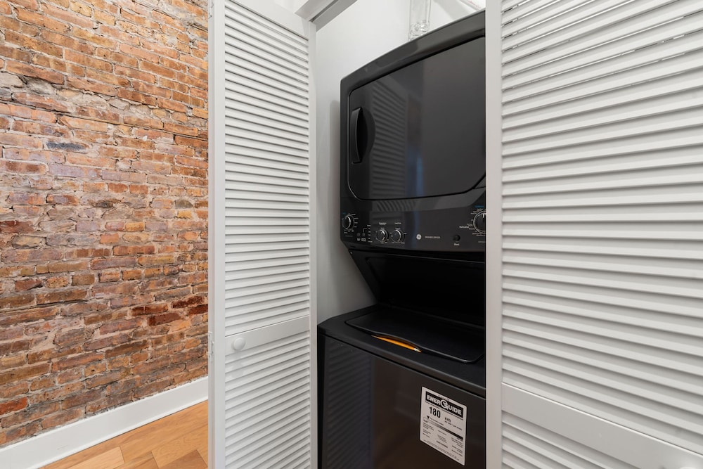 New Listing Family West Town Unit