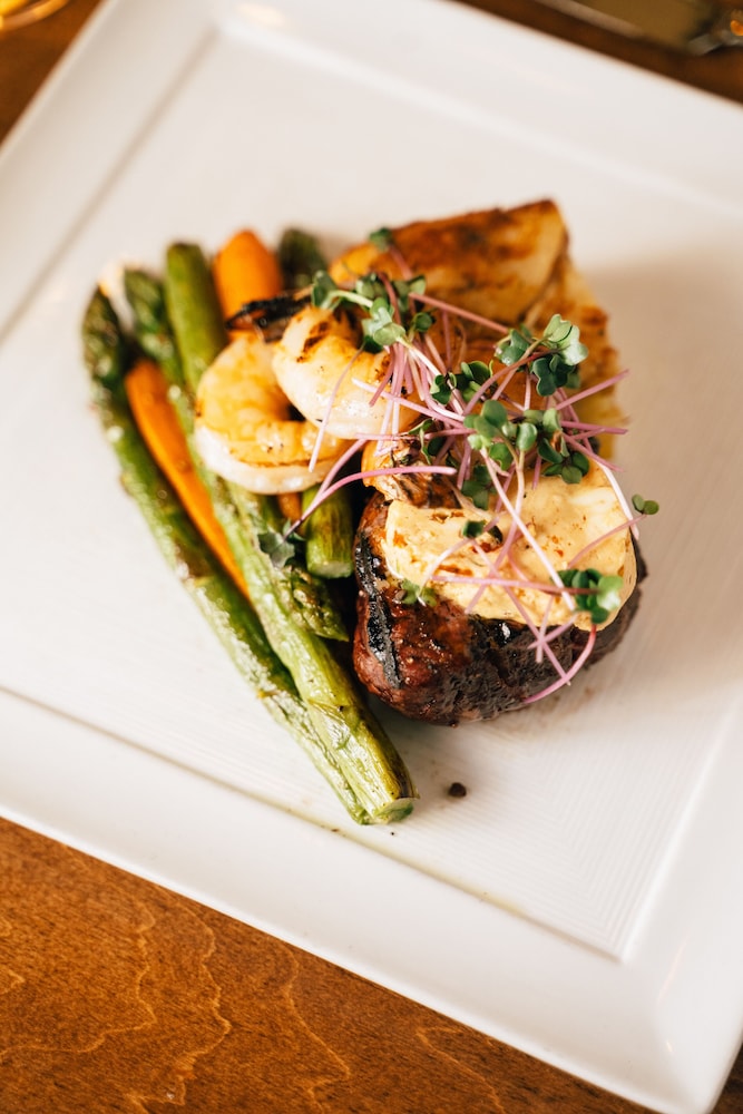 Niagara-on-the-Lake Vacations - The Shaw Club Hotel - Property Image 8