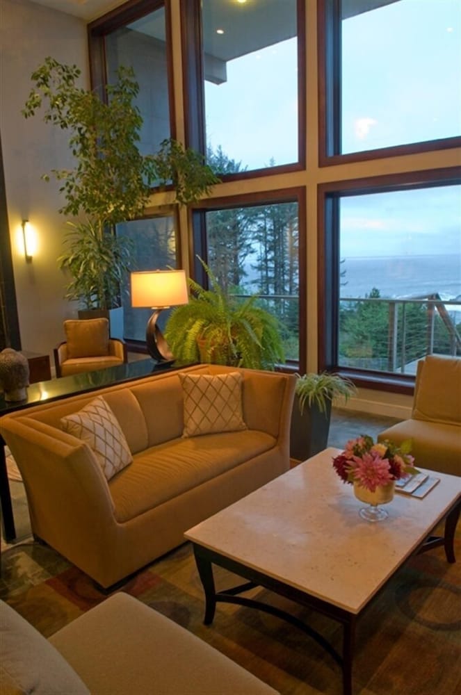Whale Cove Inn