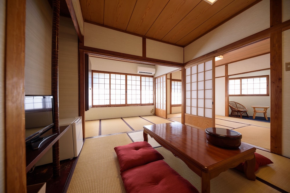 Yufuin Ryokan Okaeri