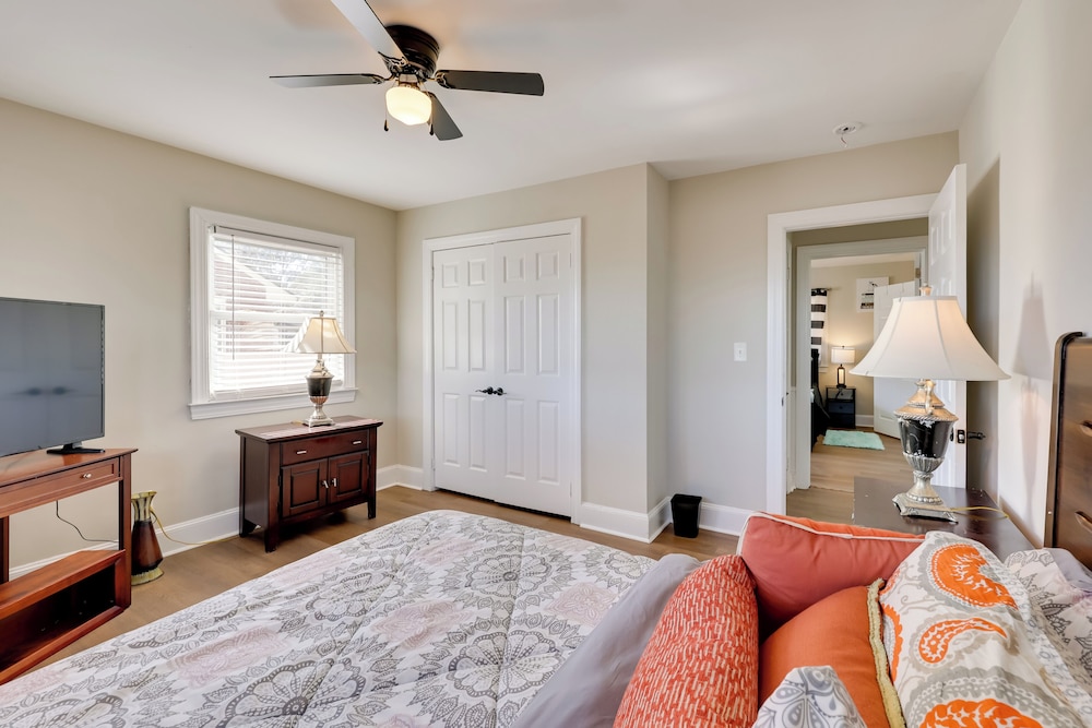 < 2 Mi to Ecu: Cozy Greenville Getaway w/ Porch!