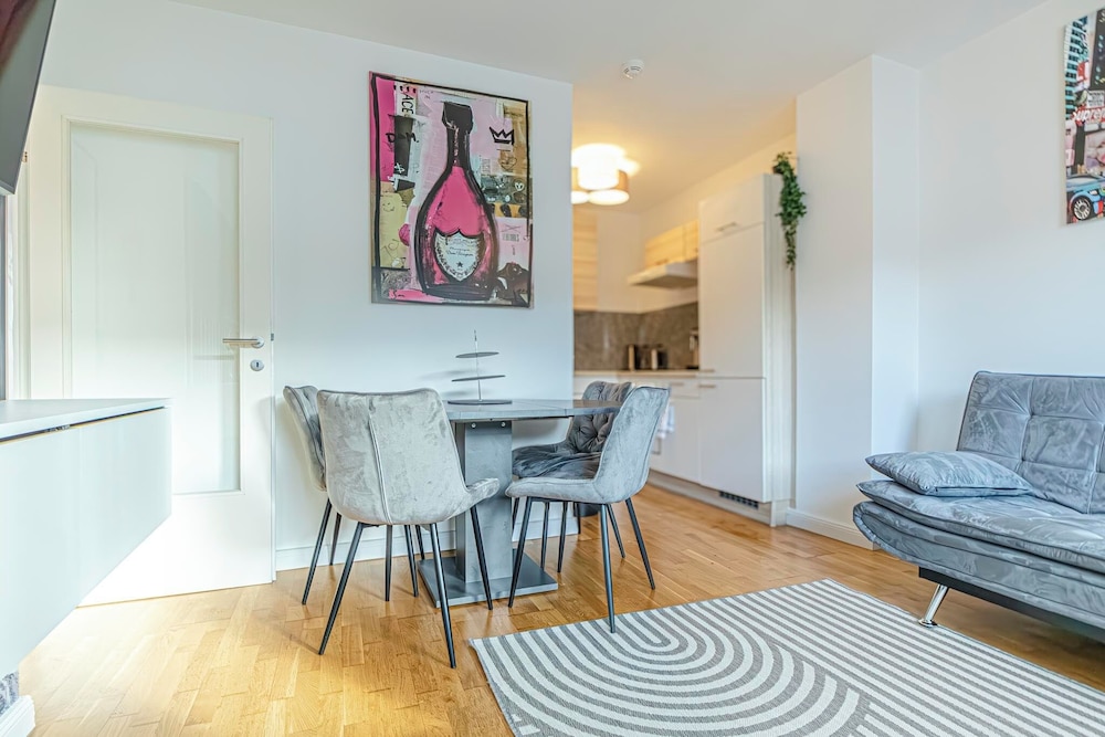 Modern 1BR Living Room Apartment Vienna