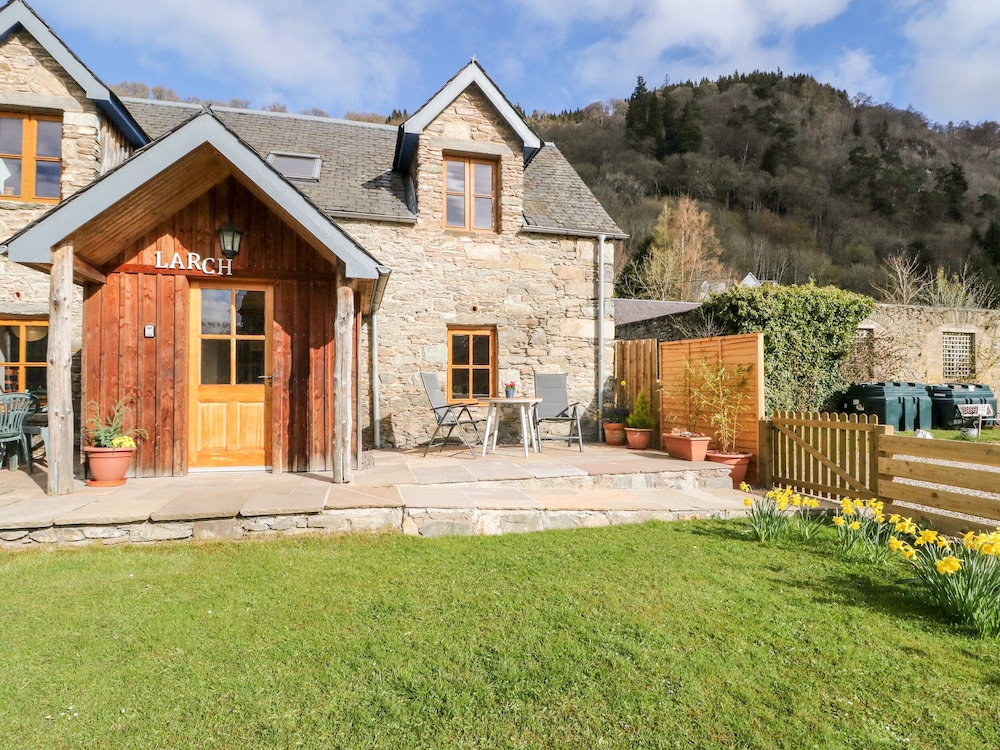 Larch Cottage view 4
