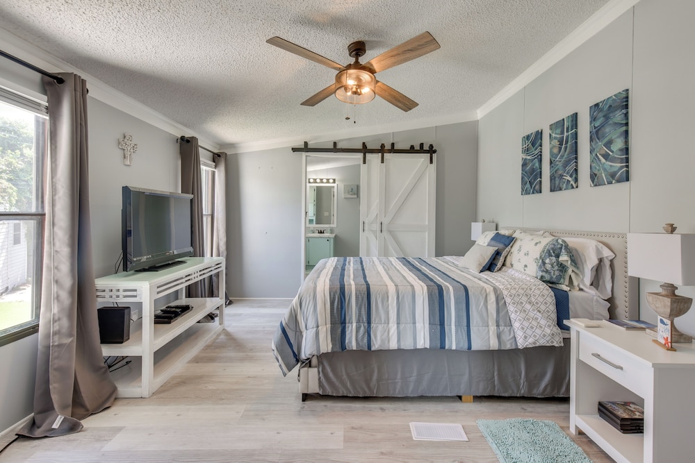 PCB Family Home w/ Sunroom, 1 Mi to Shore!