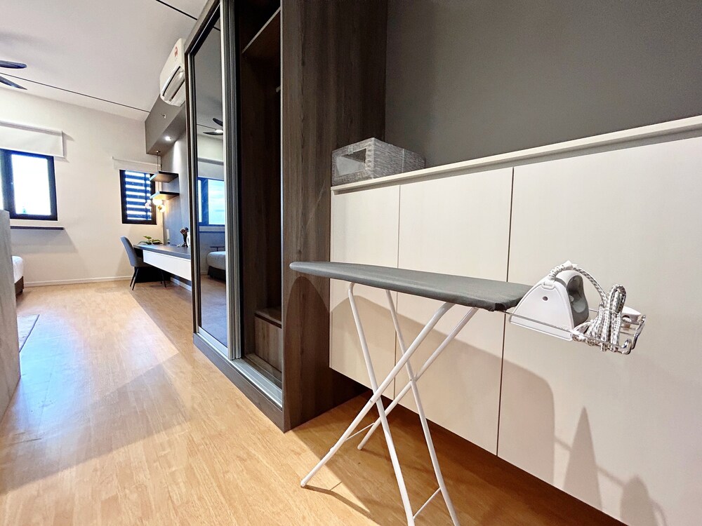 Chambers Residence by Manhattan Group
