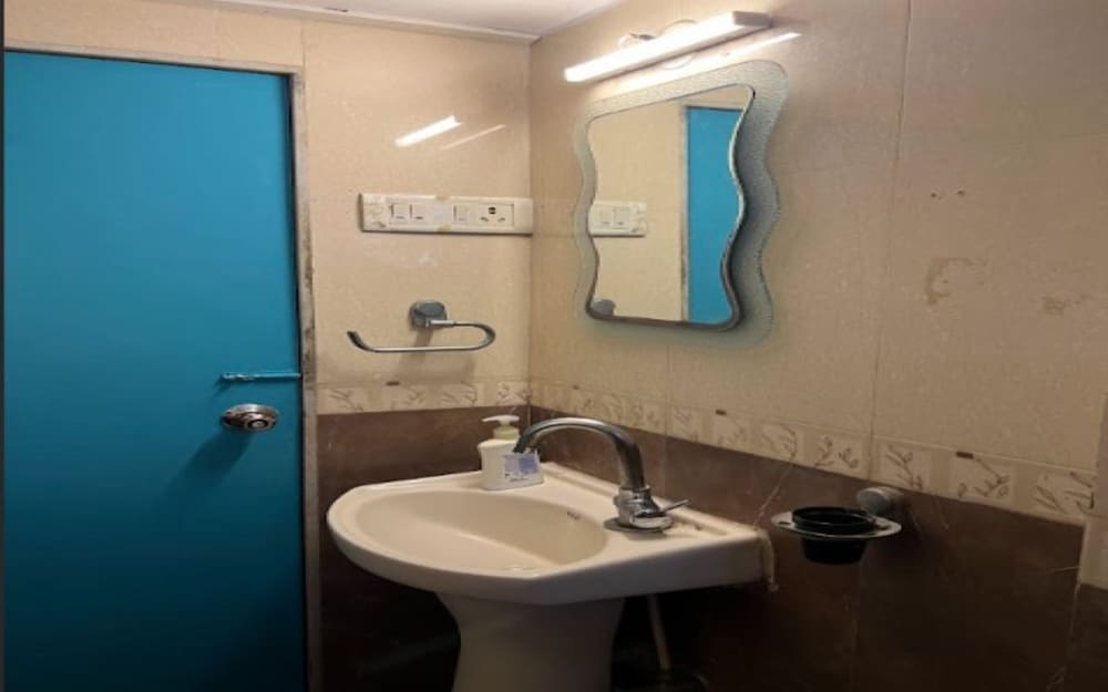 Locomo Hostel Mini - 9 mins from airport