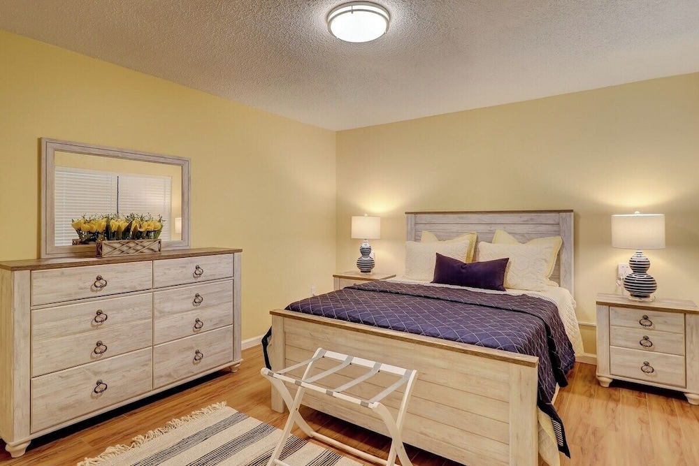 Family 2BR Retreat Near Beach + Pool Hilton Head