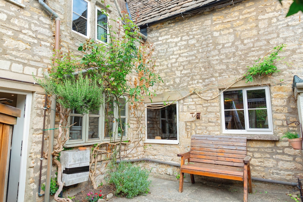 Stroud Vacations - Charming Country Cottage Near Nailsworth - Property Image 5