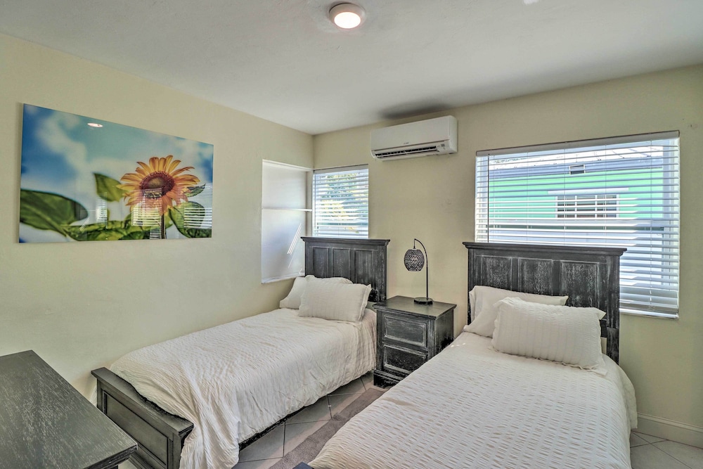 Cozy Key West Beach Cottage: Walk to Beaches! view 4