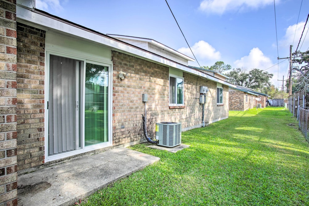 New! Laplace Townhome, 9 Mi to Lake Pontchartrain! view 3